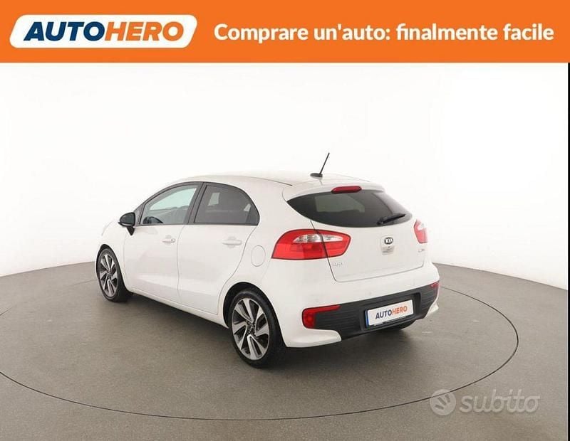 Usata Kia Rio 90 CV (66 kW) 2015 Bianco Berlina