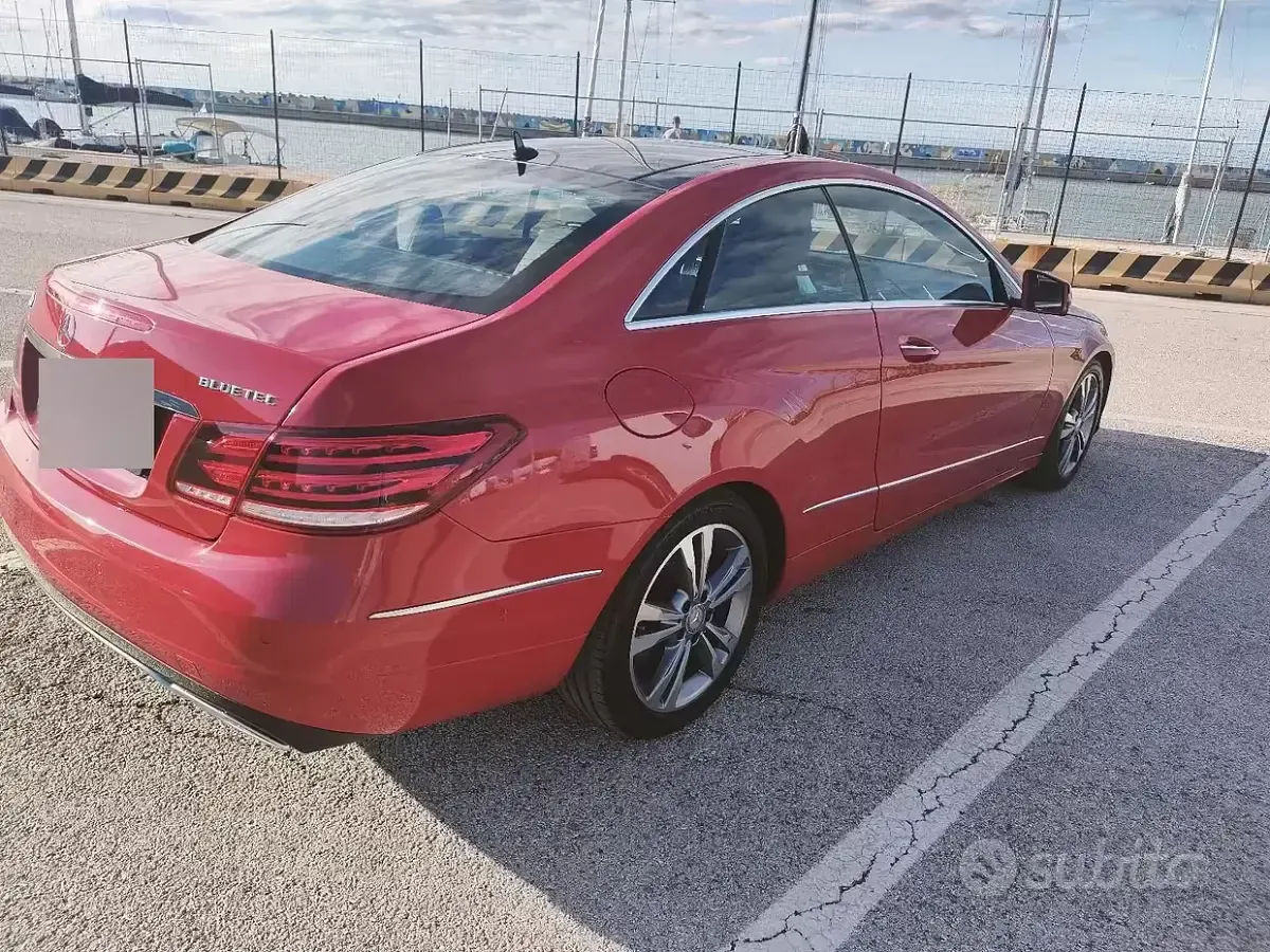 Usata Mercedes E220 170 CV (125 kW) 2015 Rosso Coupé