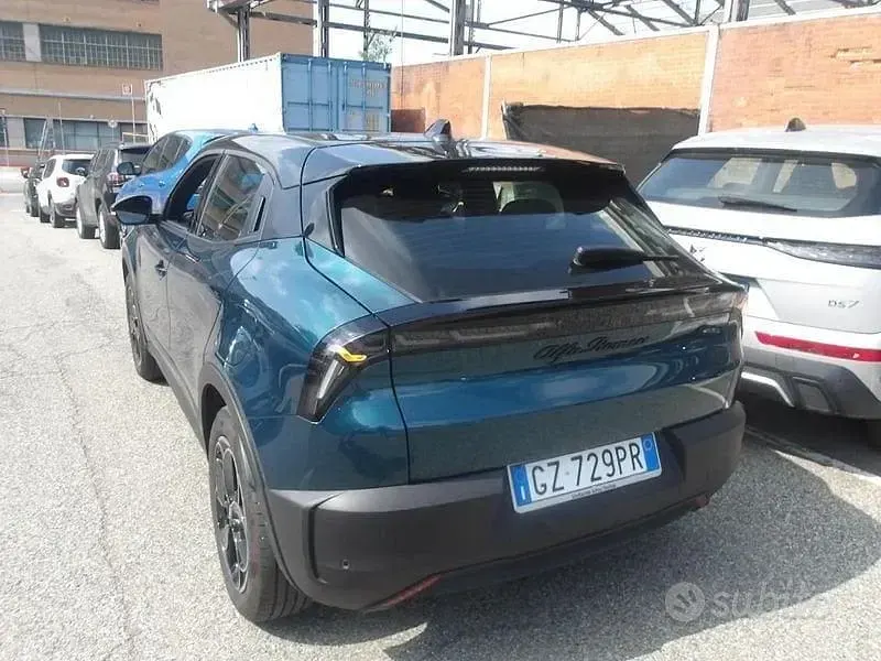 Usata Alfa Romeo Junior 114 kW (156 CV) 2025 Blu/azzurro SUV
