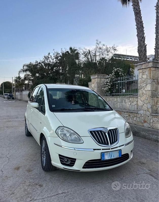Usata Lancia Musa 2009 Giallo Monovolume