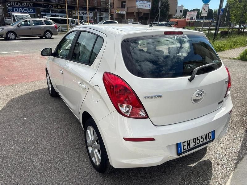 Usata Hyundai i20 Classic 90 CV (66 kW) 2012 Bianco Berlina