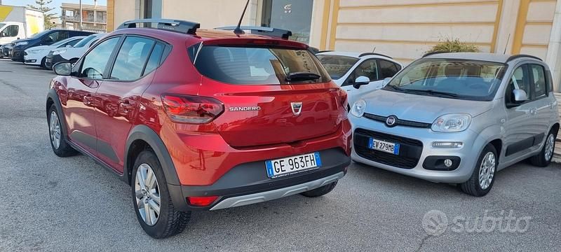Usata Dacia Sandero Comfort 101 CV (74 kW) 2021 Rosso Berlina