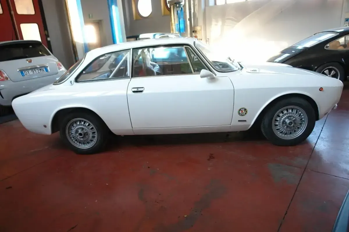 Usata Alfa Romeo 2000 Veloce 149 CV (109 kW) 1969 Bianco Berlina