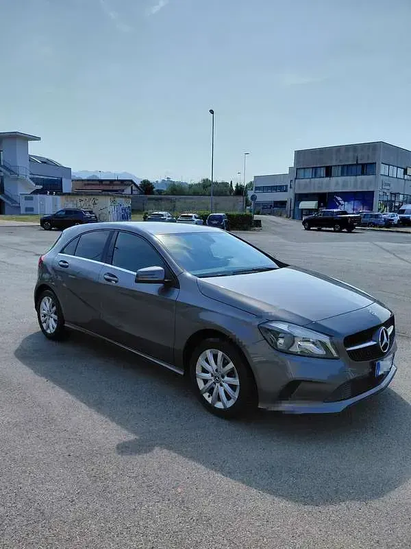 Usata Mercedes A180 Business 109 CV (80 kW) 2017 Utilitaria