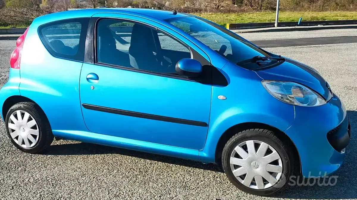 Usata Peugeot 107 68 CV (50 kW) 2007 Bluazzurro Utilitaria