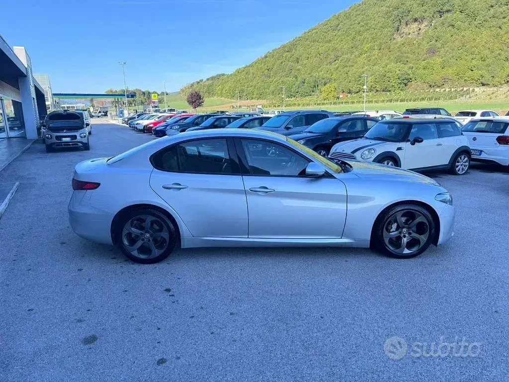 Usata Alfa Romeo Giulia 150 CV (110 kW) 2017 Grigio Berlina