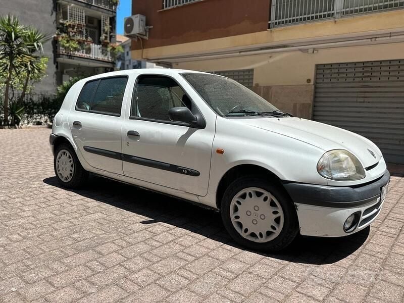 Usata Renault Clio II 58 CV (42 kW) 1999 Bianco Utilitaria