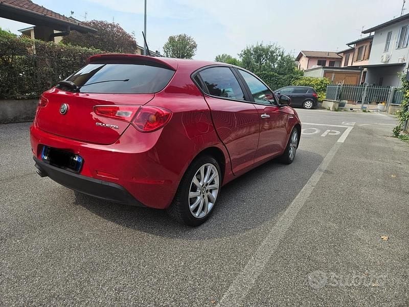 Usata Alfa Romeo Giulietta 120 CV (88 kW) 2017 Rosso Utilitaria