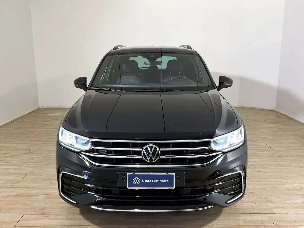 Usata VW Tiguan R-line 150 CV (110 kW) 2024 Deep black SUV