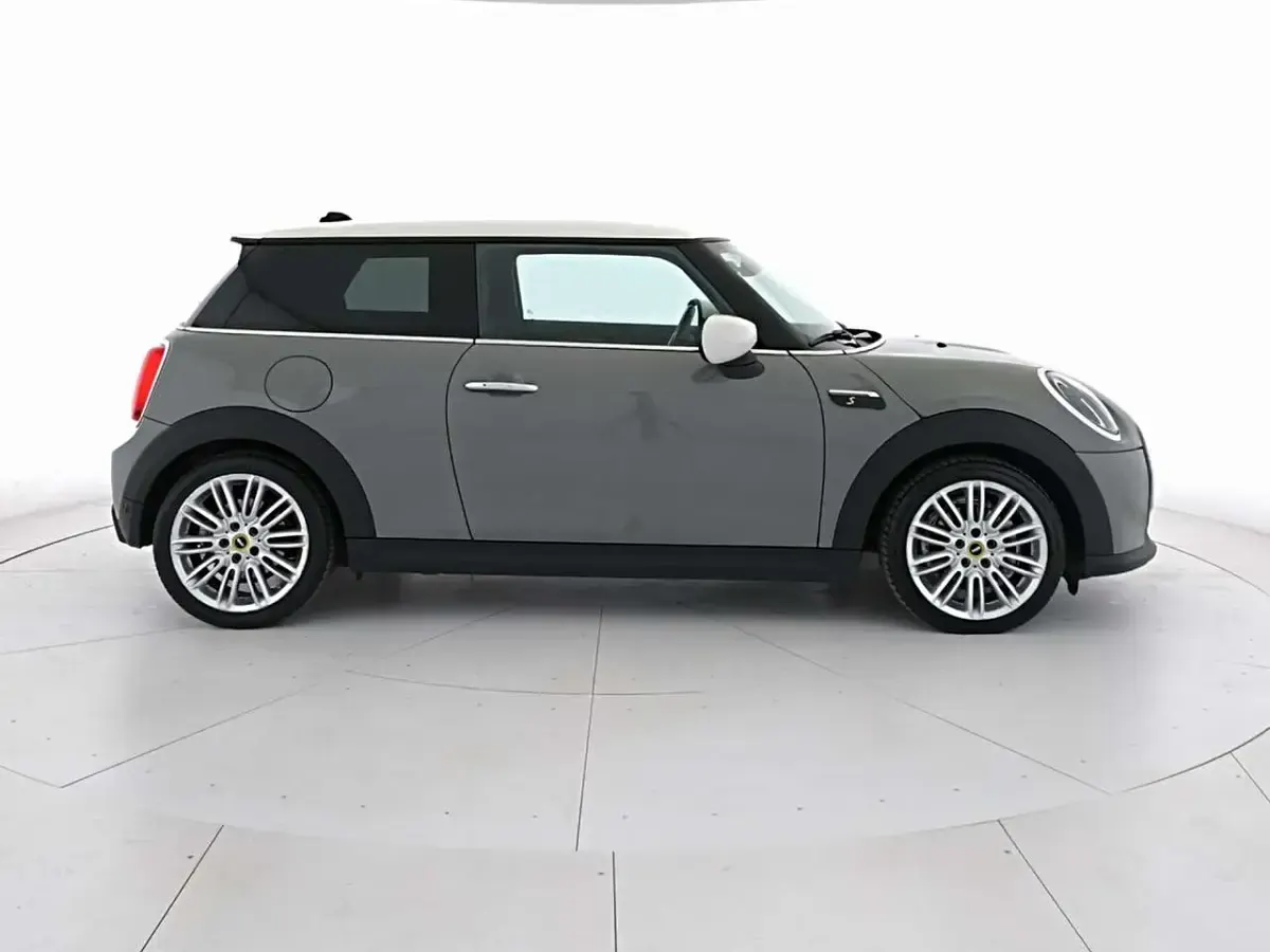 Usata Mini Cooper SE Essential 75 kW (102 CV) 2021 Grigio Utilitaria