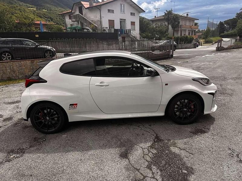 Usata Toyota Yaris 261 CV (191 kW) 2021 Bianco Berlina