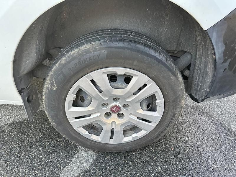 Usata Fiat Doblò Lounge 95 CV (69 kW) 2021 Bianco Monovolume