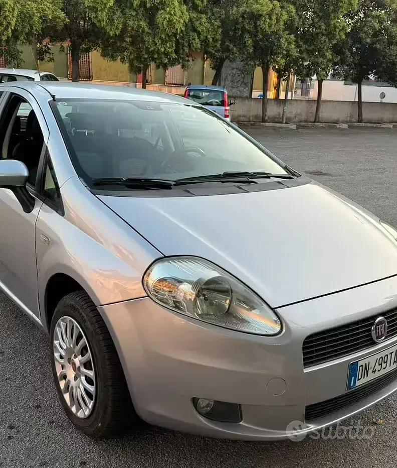 Usata Fiat Grande Punto 65 CV (47 kW) 2008 Grigio Utilitaria