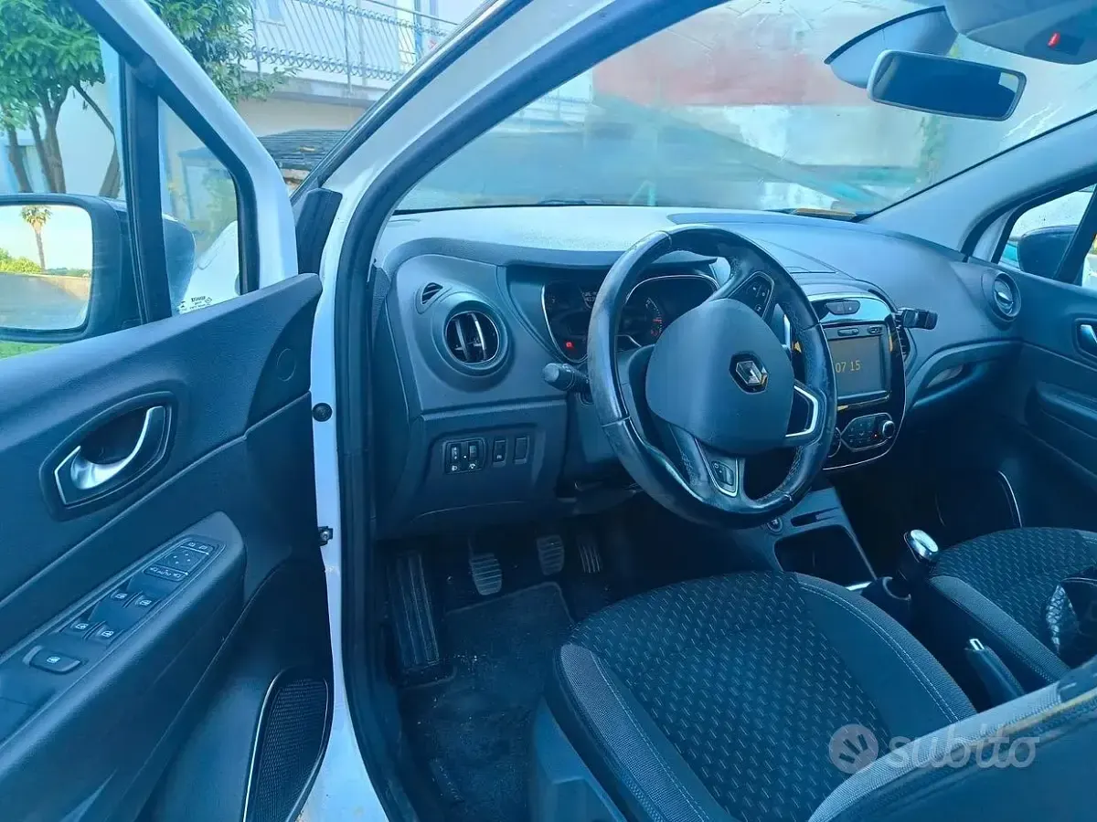 Usata Renault Captur Zen 90 CV (66 kW) 2018 Bianco SUV