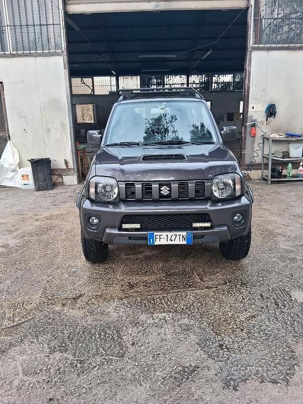 Usata Suzuki Jimny 85 CV (62 kW) 2017 Grigio SUV