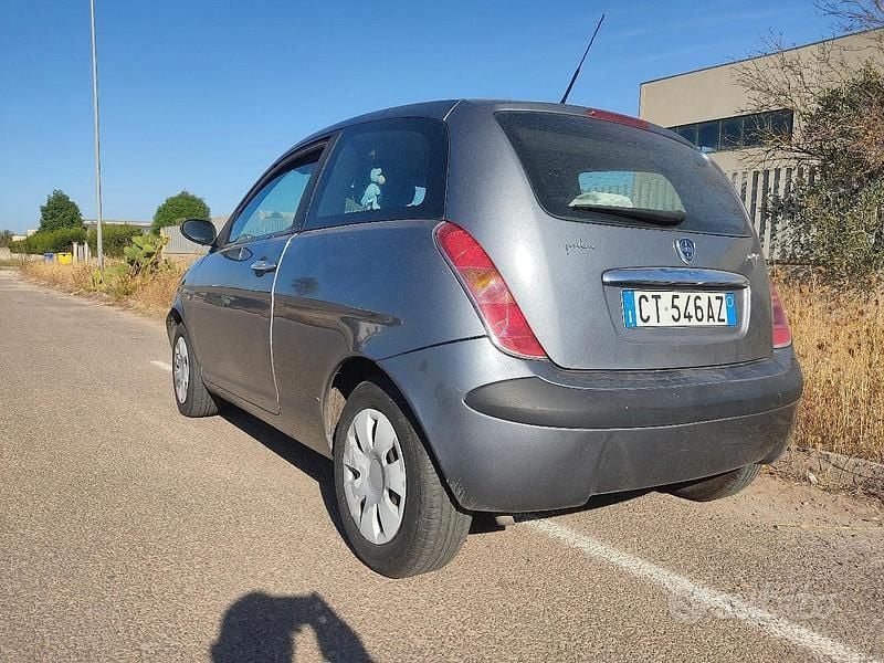 Usata Lancia Ypsilon 70 CV (51 kW) 2005 Grigio Utilitaria