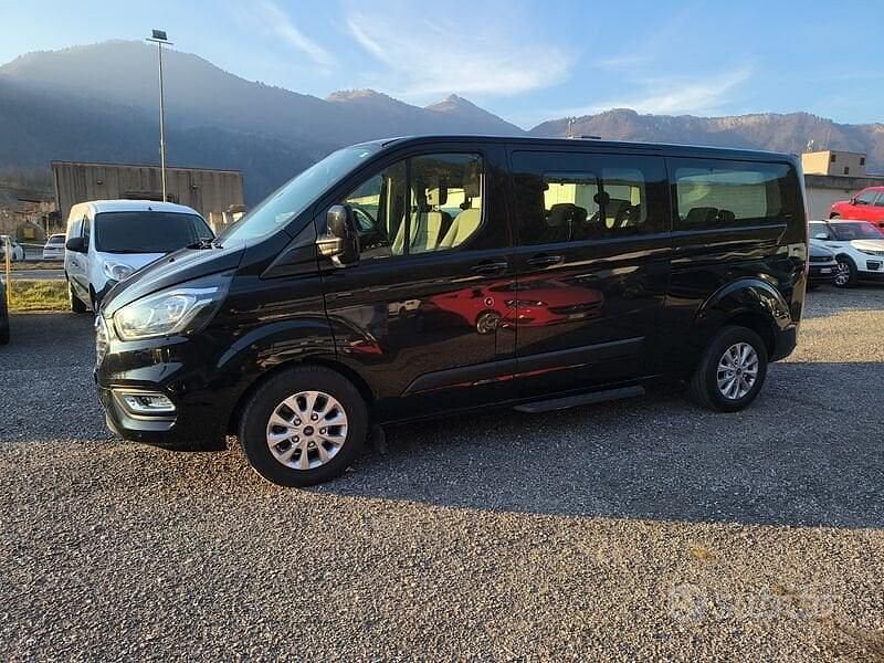 Usata Ford Tourneo 105 CV (77 kW) 2023 Nero Monovolume