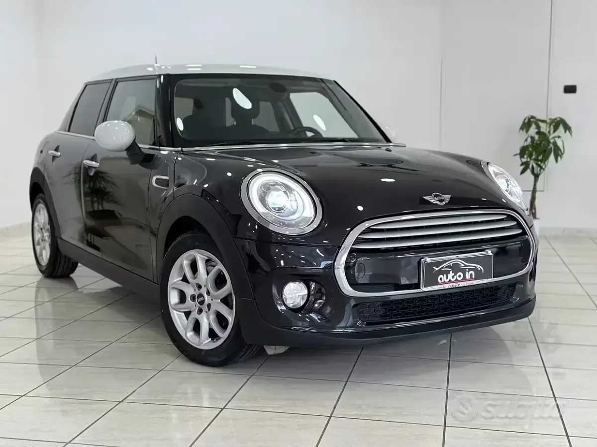 Usata Mini Cooper D 116 CV (85 kW) 2016 Marrone Utilitaria