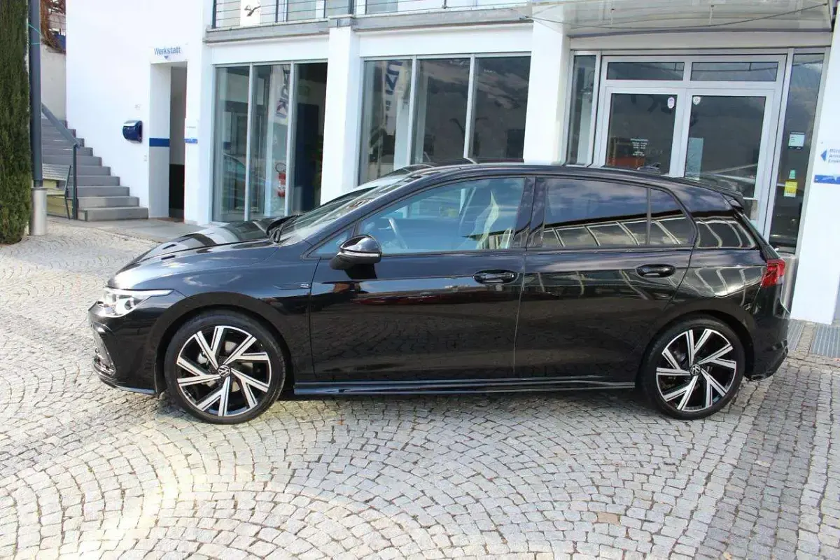 Usata VW Golf VIII R-line 150 CV (110 kW) 2024 Nero Berlina