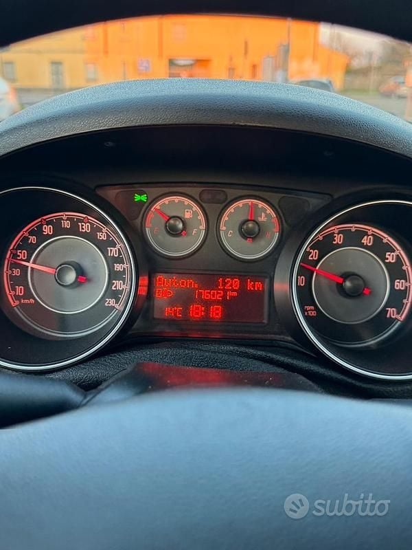 Usata Fiat Grande Punto 85 CV (62 kW) 2018 Utilitaria