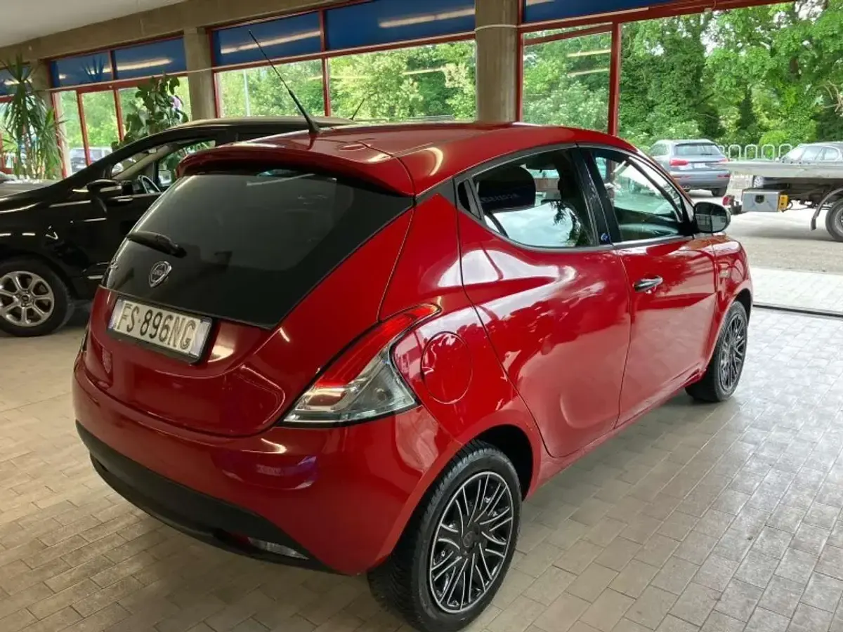 Usata Lancia Ypsilon 69 CV (50 kW) 2018 Rosso Utilitaria