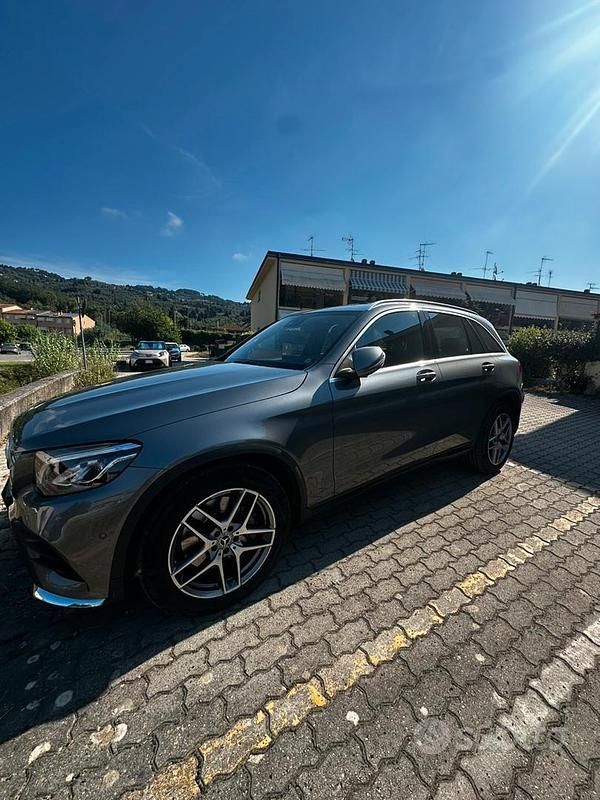 Usata 2018 Mercedes GLC220 Premium Monovolume | 30.000 € (Buon prezzo) - Immagine 1/4