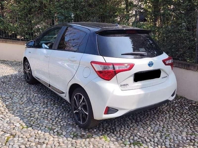 Usata Toyota Yaris Hybrid Edition 73 CV (53 kW) 2017 Bianco Berlina