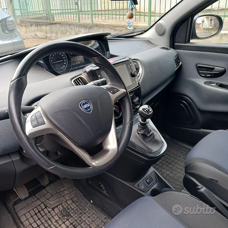 Usata Lancia Ypsilon S 69 CV (50 kW) 2023 Blu Utilitaria