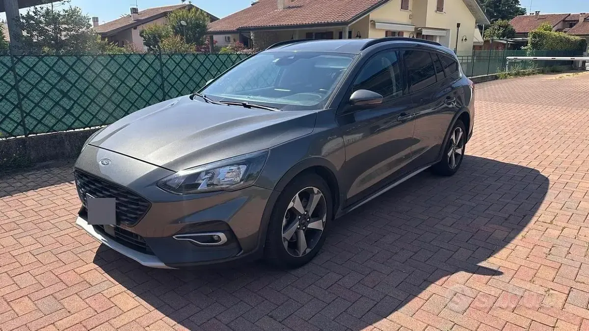 Usata Ford Focus 125 CV (91 kW) 2020 Grigio Station wagon