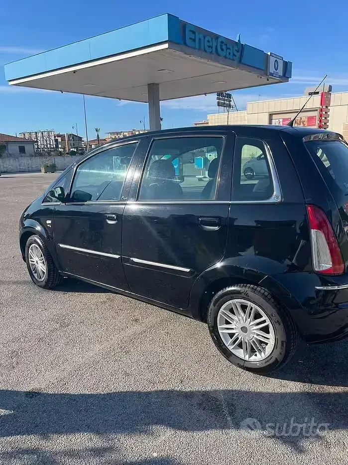 Usata Lancia Musa 90 CV (66 kW) 2009 Bluazzurro Monovolume