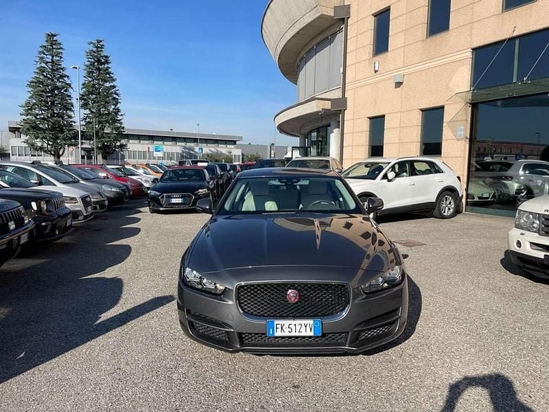 Usata Jaguar XE Portfolio 179 CV (131 kW) 2017 Grigio Berlina