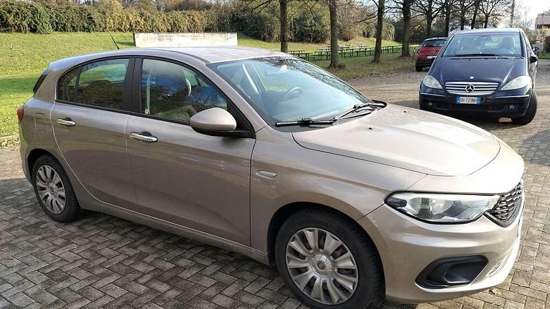 Usata Fiat Tipo Easy 95 CV (69 kW) 2017 Berlina