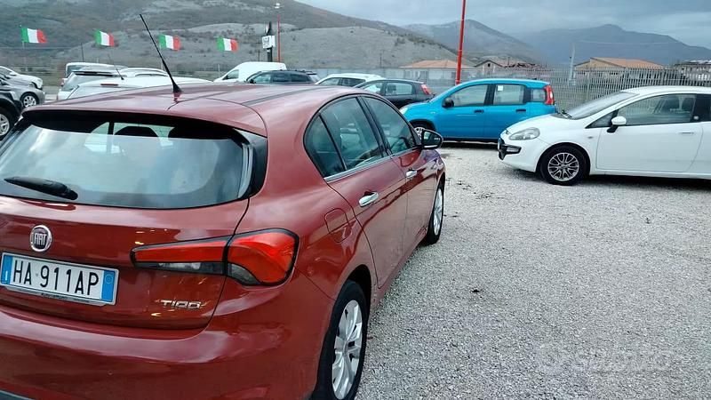 Usata Fiat Tipo 120 CV (88 kW) 2017 Rosso Berlina