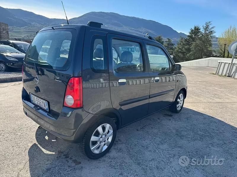Usata Opel Agila 50 CV (36 kW) 2006 Blu Utilitaria