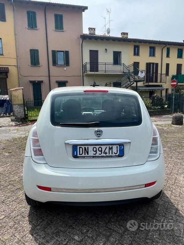 Usata Lancia Ypsilon 60 CV (44 kW) 2008 Bianco Utilitaria