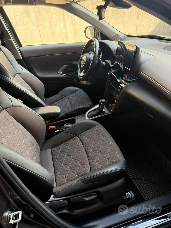 Usata Toyota Yaris Hybrid Lounge 116 CV (85 kW) 2022 Station wagon