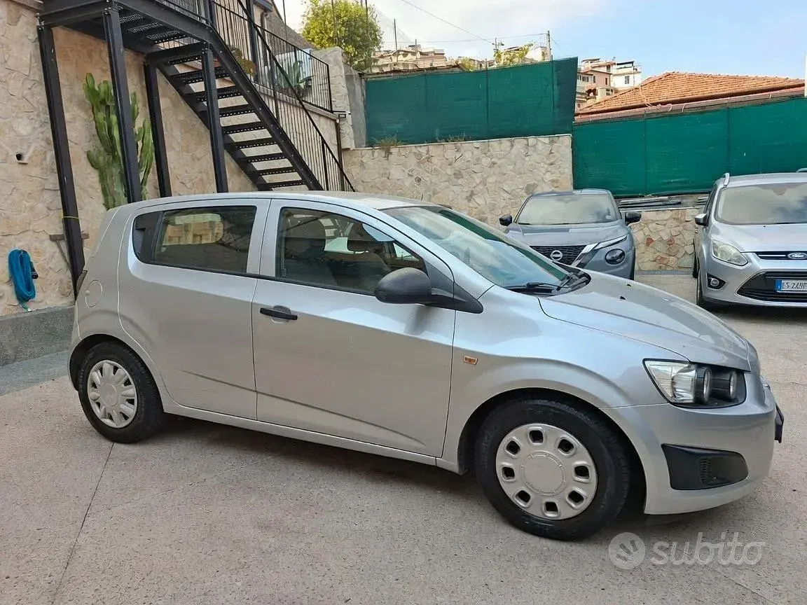 Usata Chevrolet Aveo 69 CV (50 kW) 2012 Grigio Utilitaria