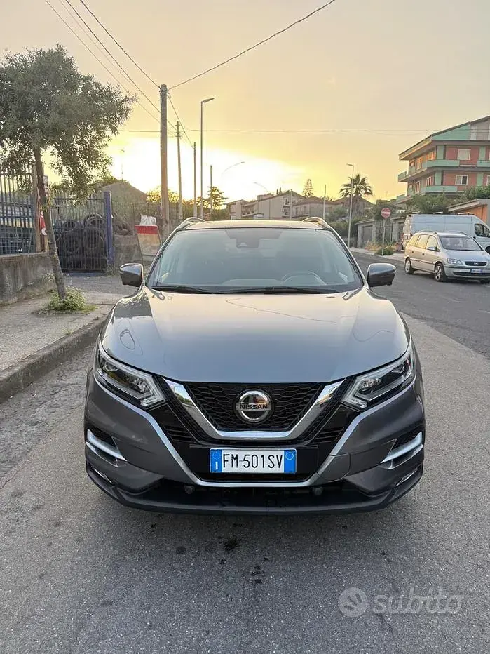 Usata Nissan Qashqai Tekna 110 CV (80 kW) 2017 Grigio SUV