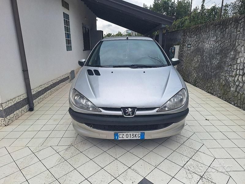 Usata Peugeot 206 68 CV (50 kW) 2006 Grigio Utilitaria