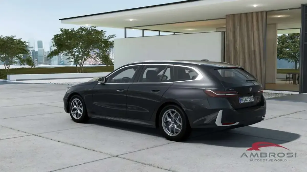 Nuova BMW 520 197 CV (144 kW) 2025 Grigio Station wagon
