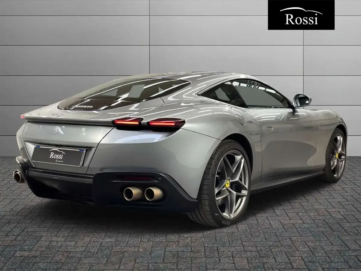 Usata Ferrari Roma 620 CV (456 kW) 2022 Grigio chiaro metallizzato Coupé