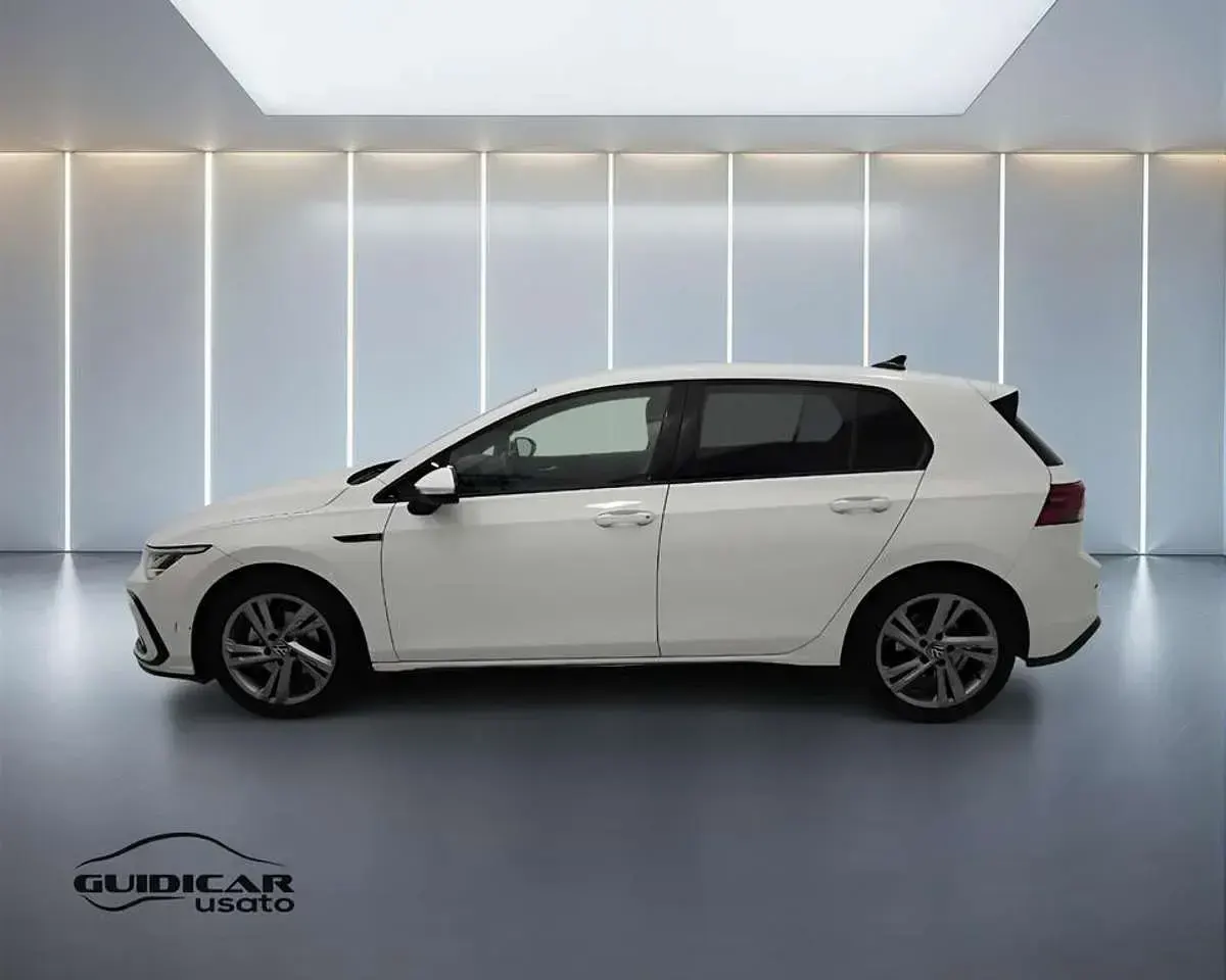 Usata VW Golf VIII R-line 131 CV (96 kW) 2022 Bianco Berlina