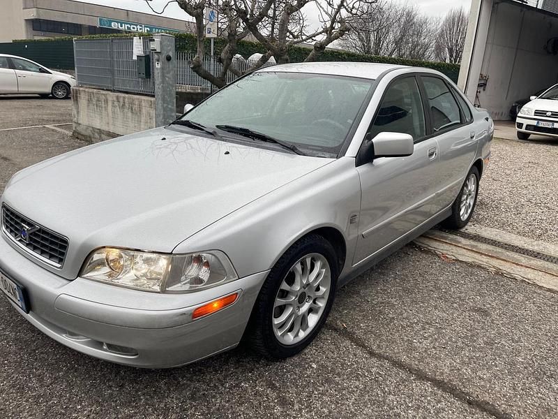 Usata Volvo S40 115 CV (84 kW) 2003 Argento Berlina