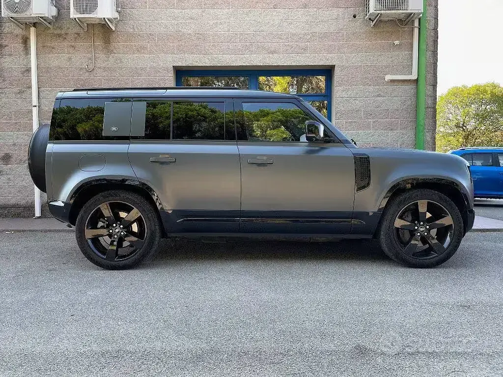 Usata Land Rover Defender Dynamic 300 CV (220 kW) 2023 Grigio SUV