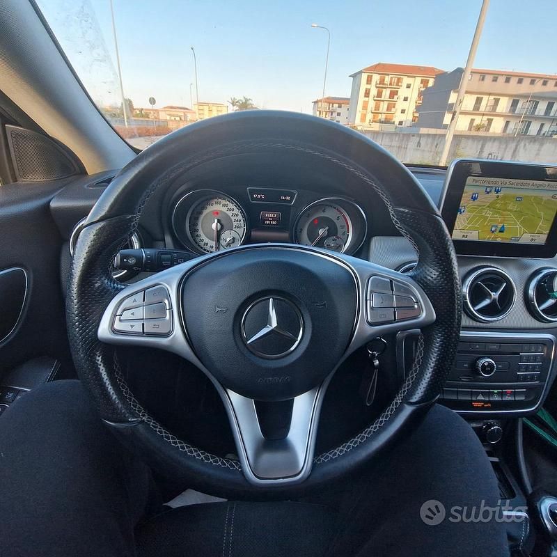 Usata Mercedes CLA200 Shooting Brake 135 CV (99 kW) 2016 Nero Station wagon