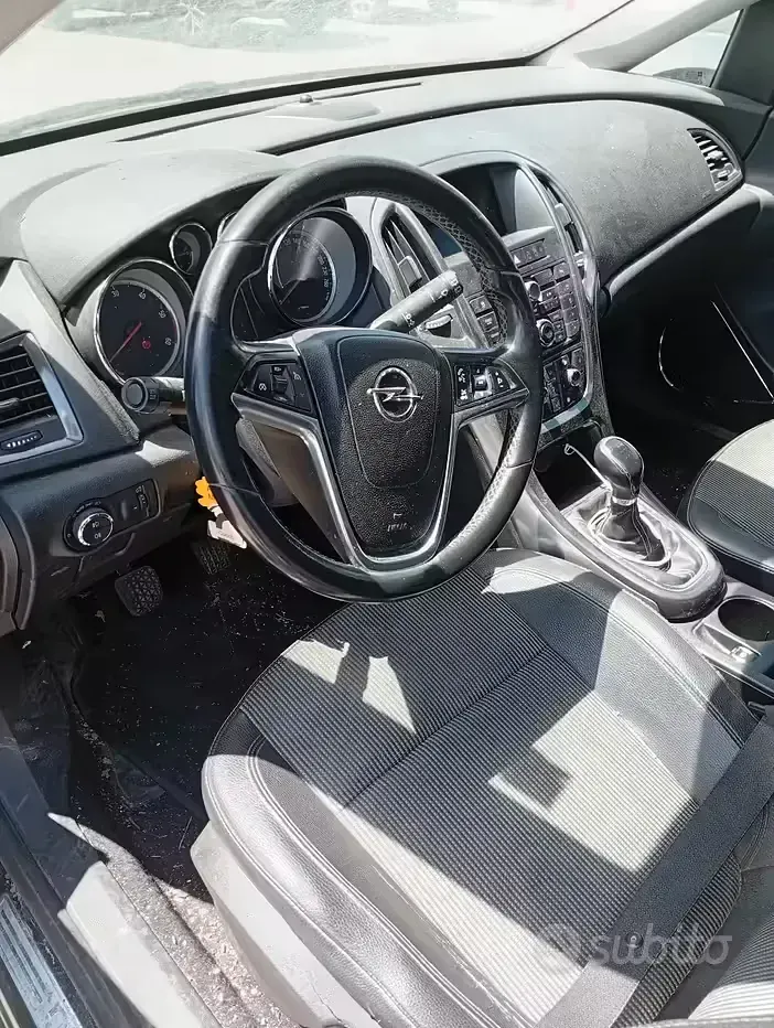 Usata Opel Astra 125 CV (91 kW) 2011 Berlina