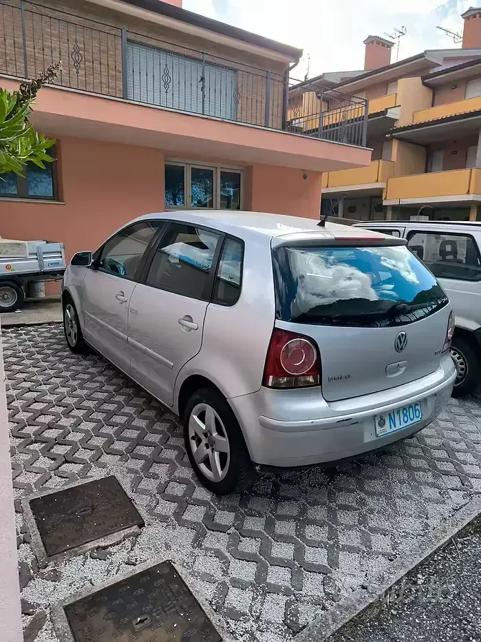Usata VW Polo Highline 75 CV (55 kW) 2006 Grigio Utilitaria