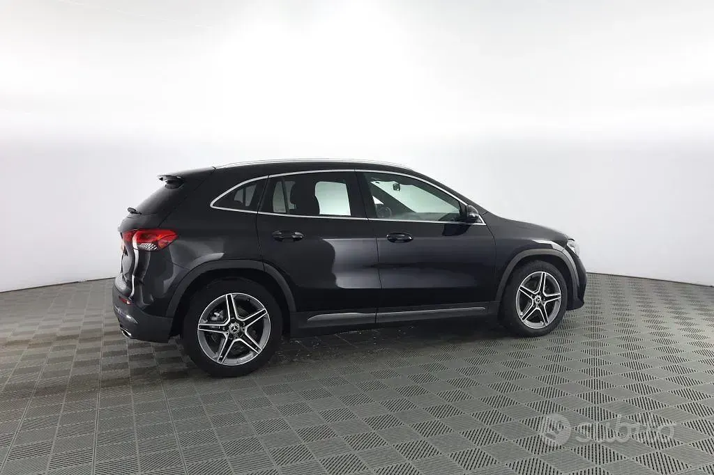 Begagnad Mercedes GLA180 Premium 116 HK (85 kW) 2020 Svart SUV