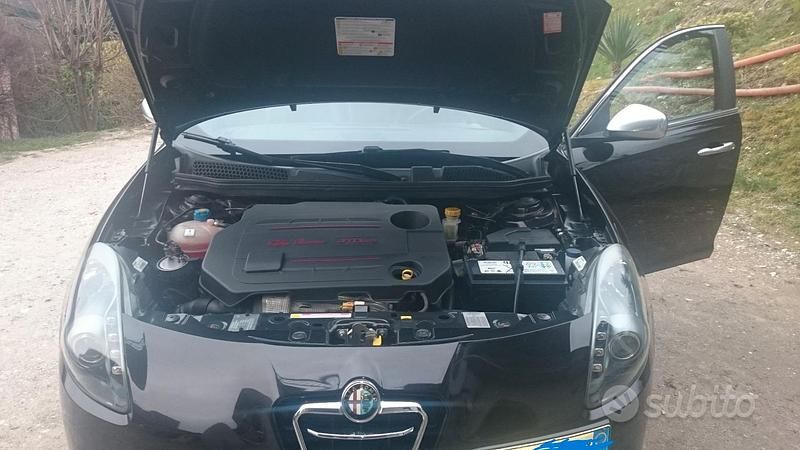 Usata Alfa Romeo Giulietta Distinctive 140 CV (102 kW) 2011 Nero Utilitaria