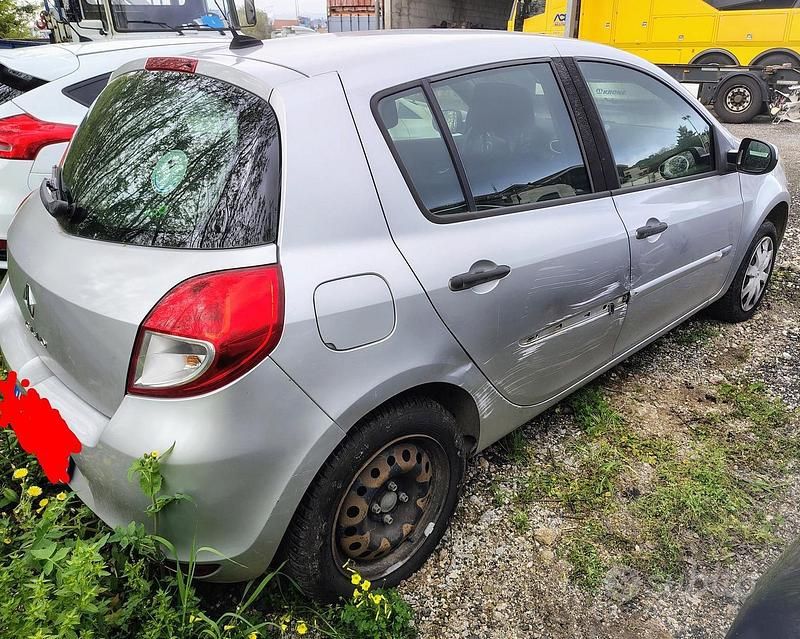 Usata Renault Clio II 85 CV (62 kW) 2010 Grigio Berlina